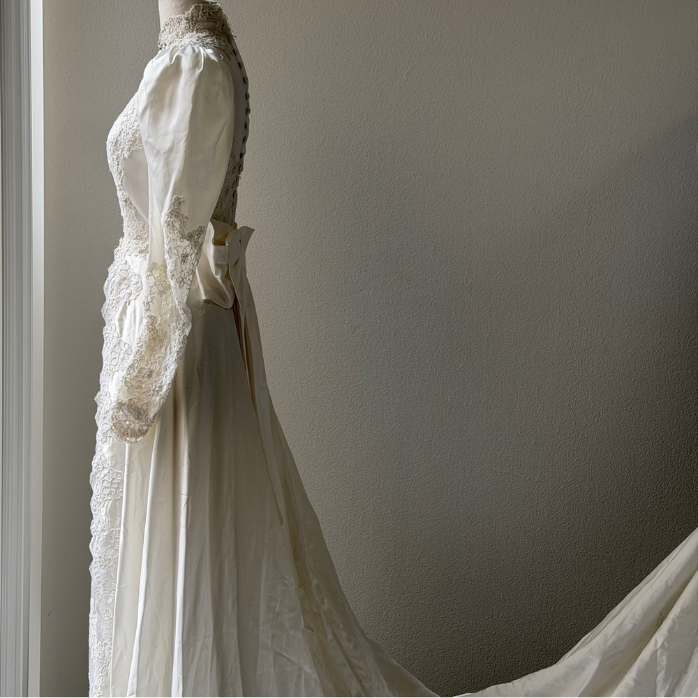Vintage Priscilla of Boston Lace High-Neck Ivory Wedding Dress